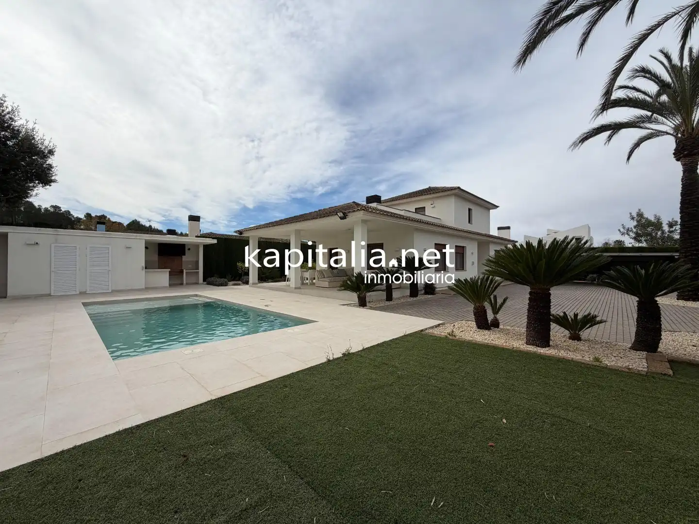 Vista exterior de Casa o xalet en venda en Ontinyent amb Aire condicionat, Calefacció i Jardí privat