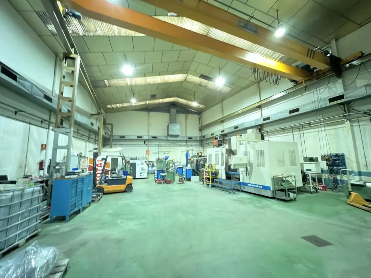 Nave industrial en venta en Molins de Rei