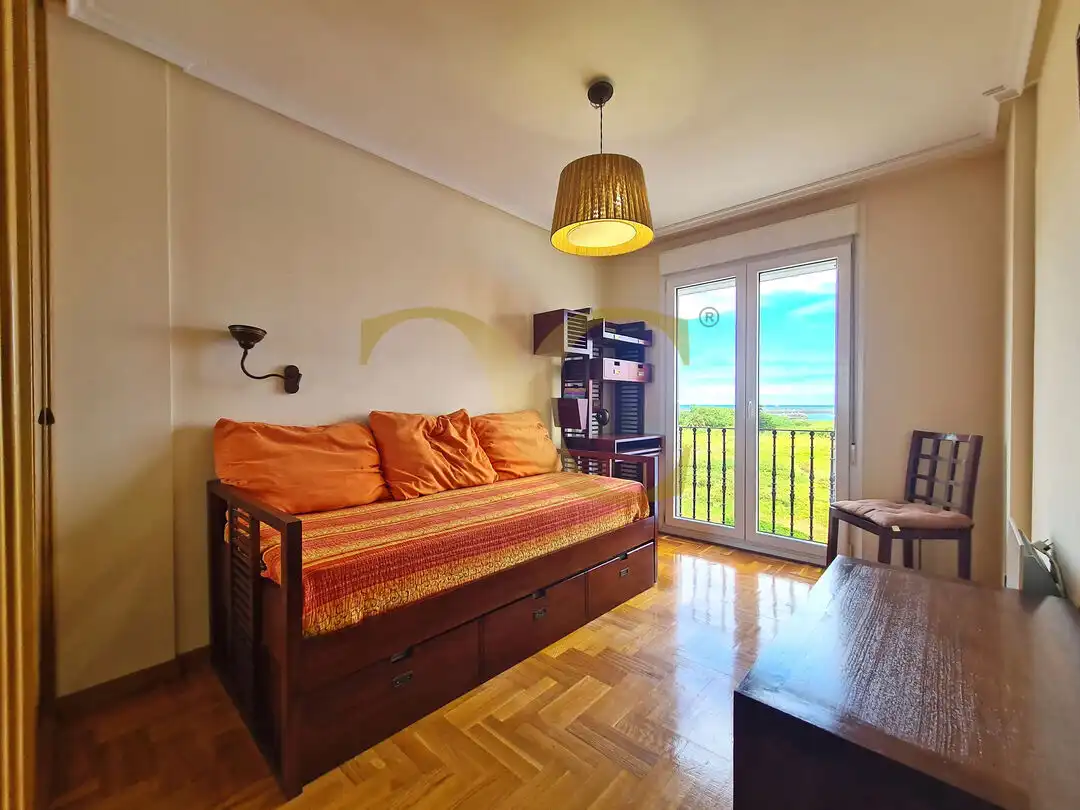 Habitación de Dúplex en venta en Soto del Barco con Calefacción y Amueblado