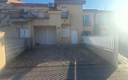 Vista exterior de Casa adosada en venda en Roses amb Aire condicionat, Jardí privat i Terrassa