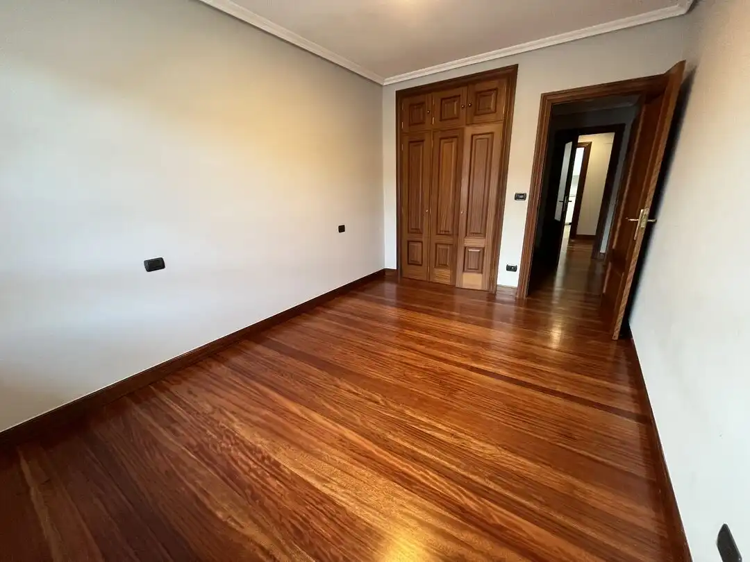 Wohnung zur Miete in Leioa mit Heizung, Privatgarten und Abstellraum