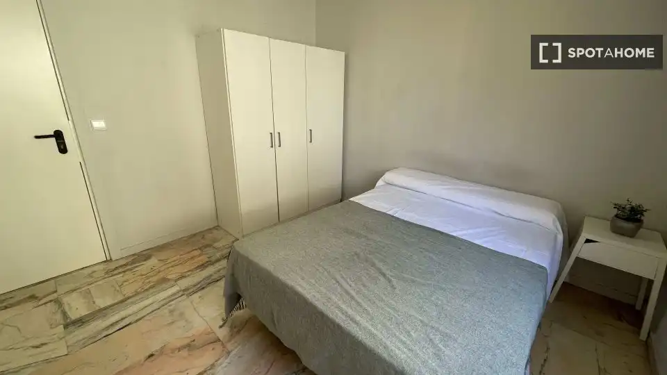 Schlafzimmer von Wohnung zur untervermieten in Sevilla mit Klimaanlage, Terrasse und Möbliert