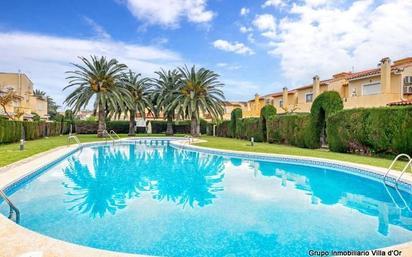 Piscina de Casa adosada en venda en Dénia amb Aire condicionat, Traster i Piscina comunitària