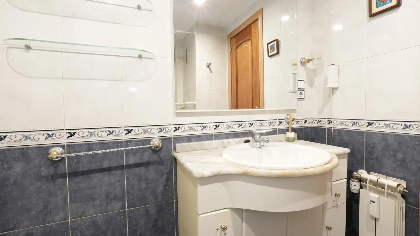 Bany de Pis en venda en Madrid amb Aire condicionat, Calefacció i Terrassa