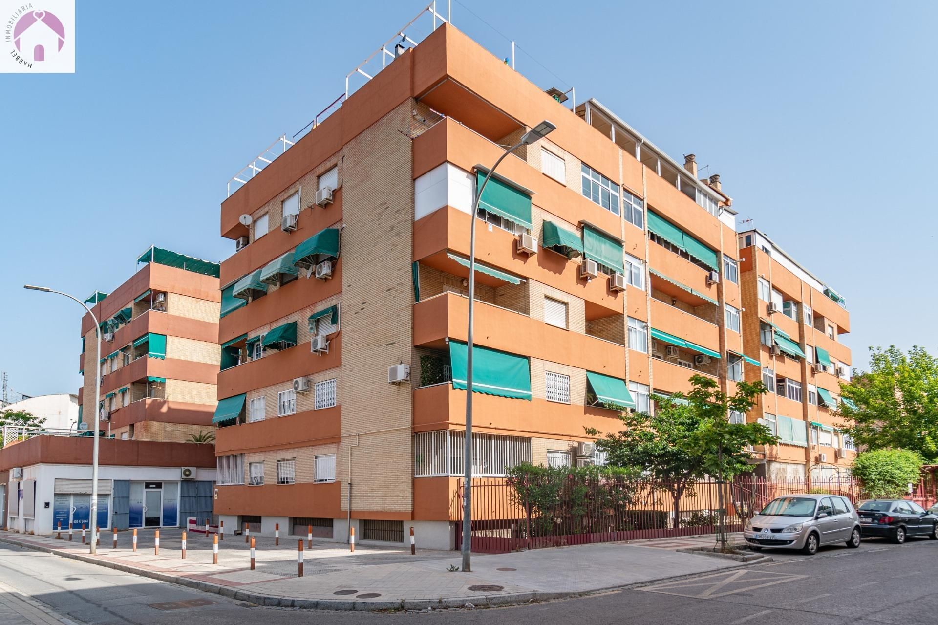 Vista exterior de Pis en venda en  Granada Capital amb Terrassa i Balcó