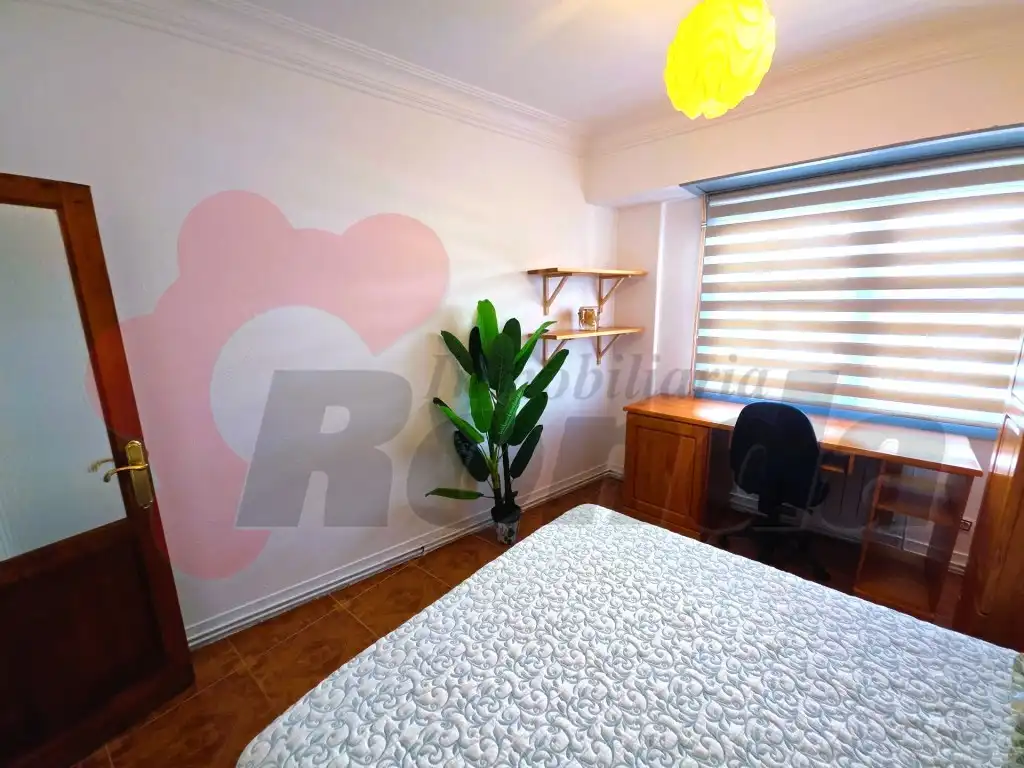 Schlafzimmer von Wohnungen zur Miete in Lugo mit Möbliert