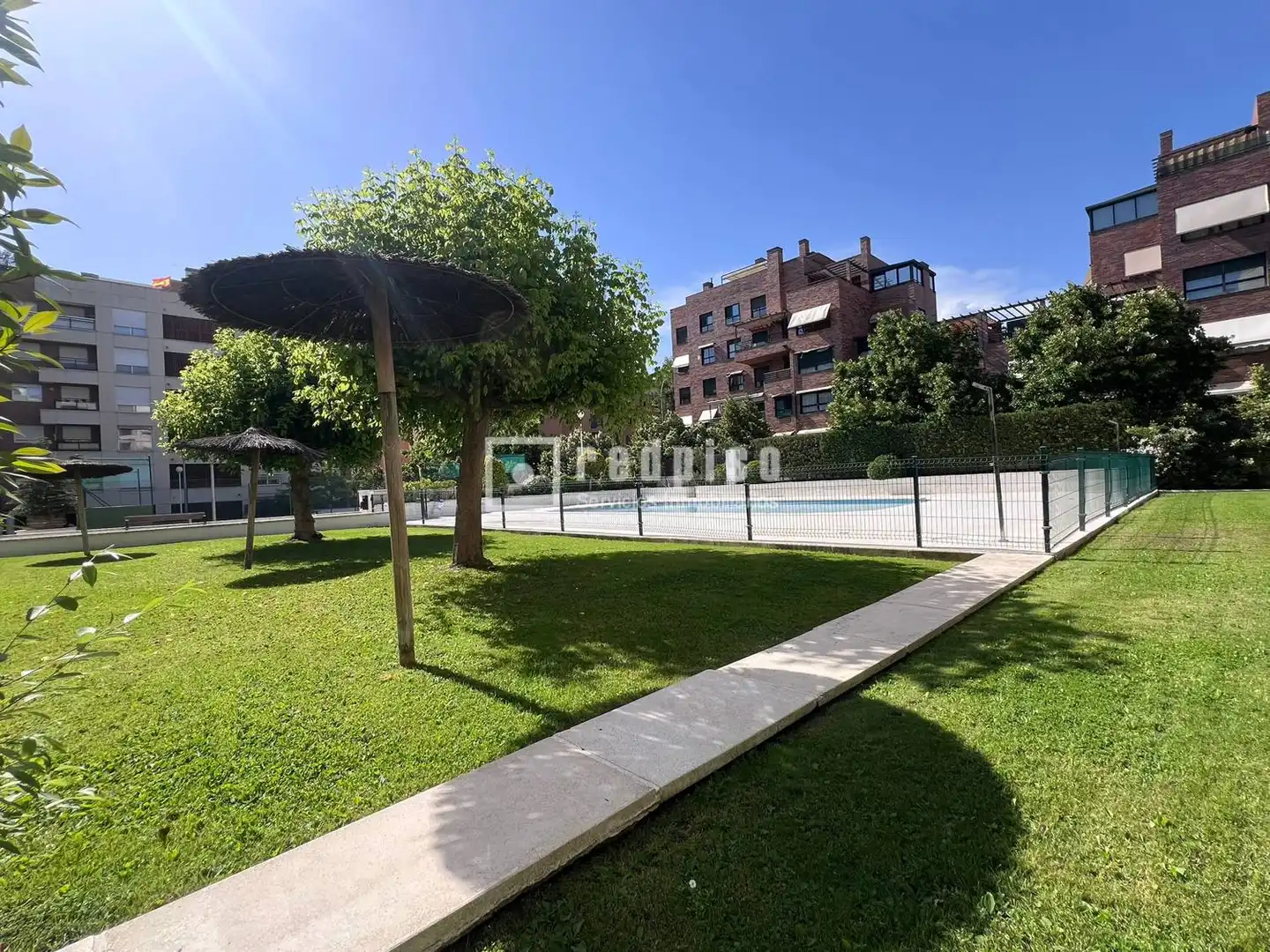 Piso con piscina en venta en del Talgo 226