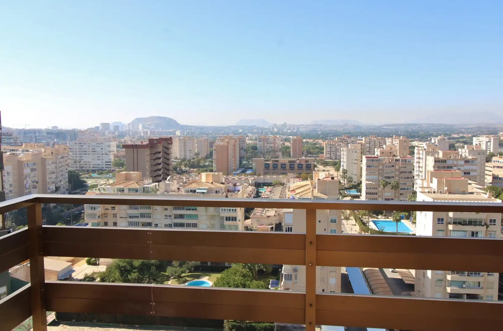 Dormitori de Àtic en venda en Alicante / Alacant amb Terrassa, Balcó i Piscina comunitària