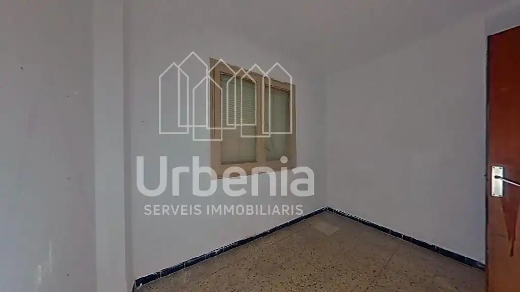 Piso en venta en C/ Garrotxa, Cerdanyola Nord