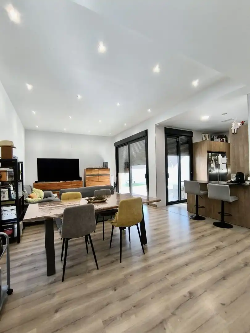Sala de estar de Casa o chalet en venta en Umbrete con Aire acondicionado, Parquet y Trastero