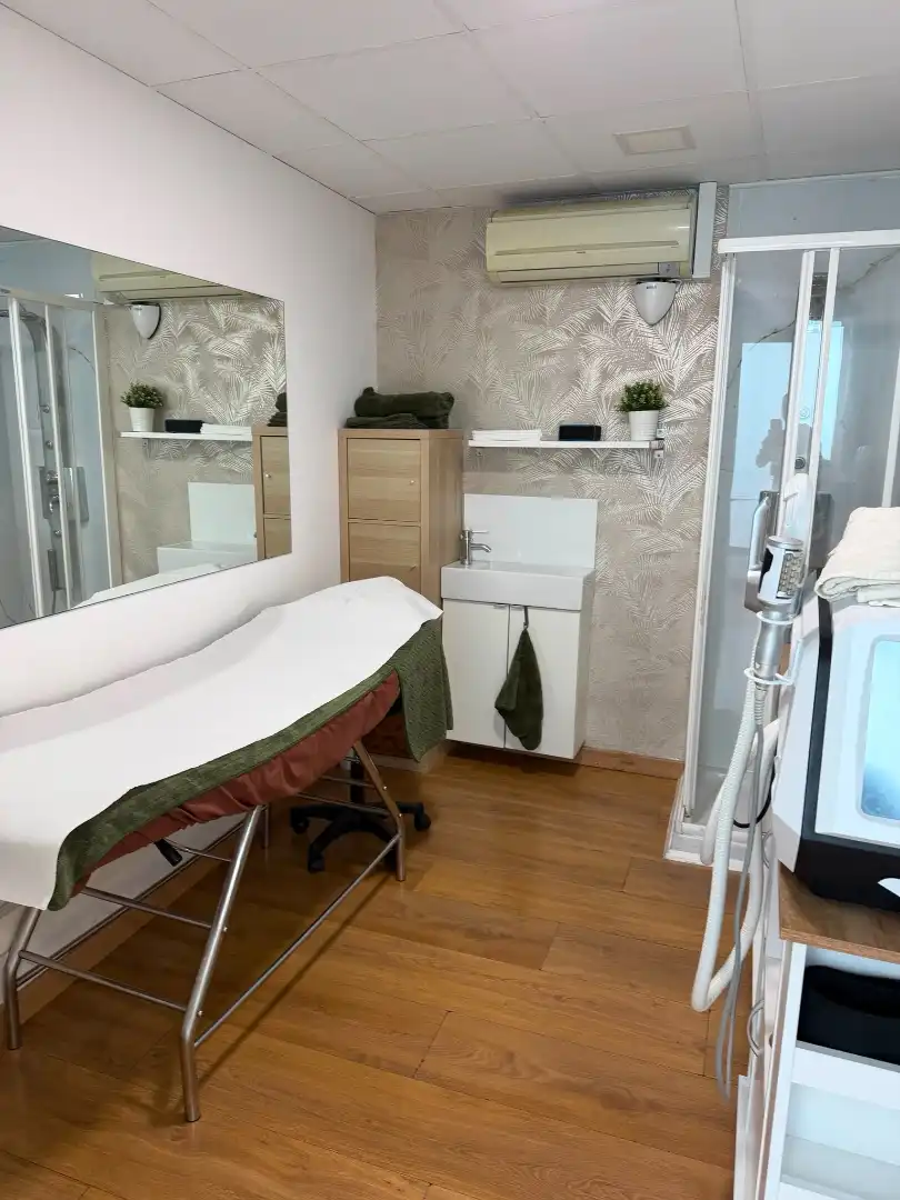 Baño de Local en traspaso en Barcelona con Aire acondicionado, Parquet y Amueblado