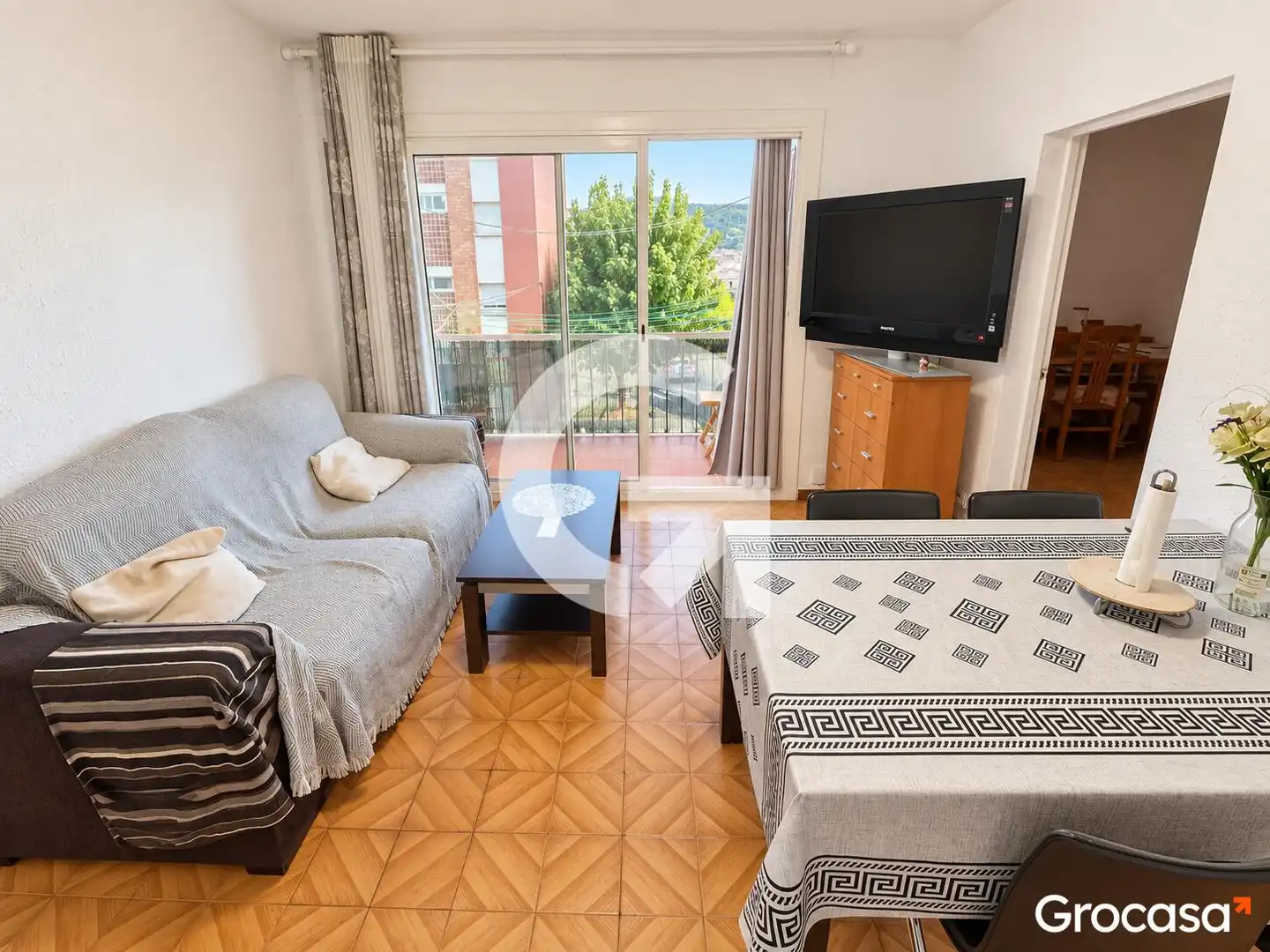 Piso con terraza en venta en CL OLOT, imagen 2