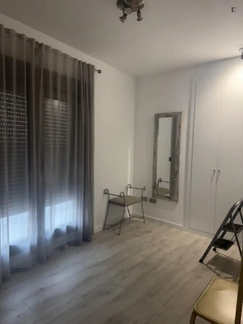 Habitación de Apartamento de alquiler en Dos Hermanas con Aire acondicionado, Calefacción y Amueblado