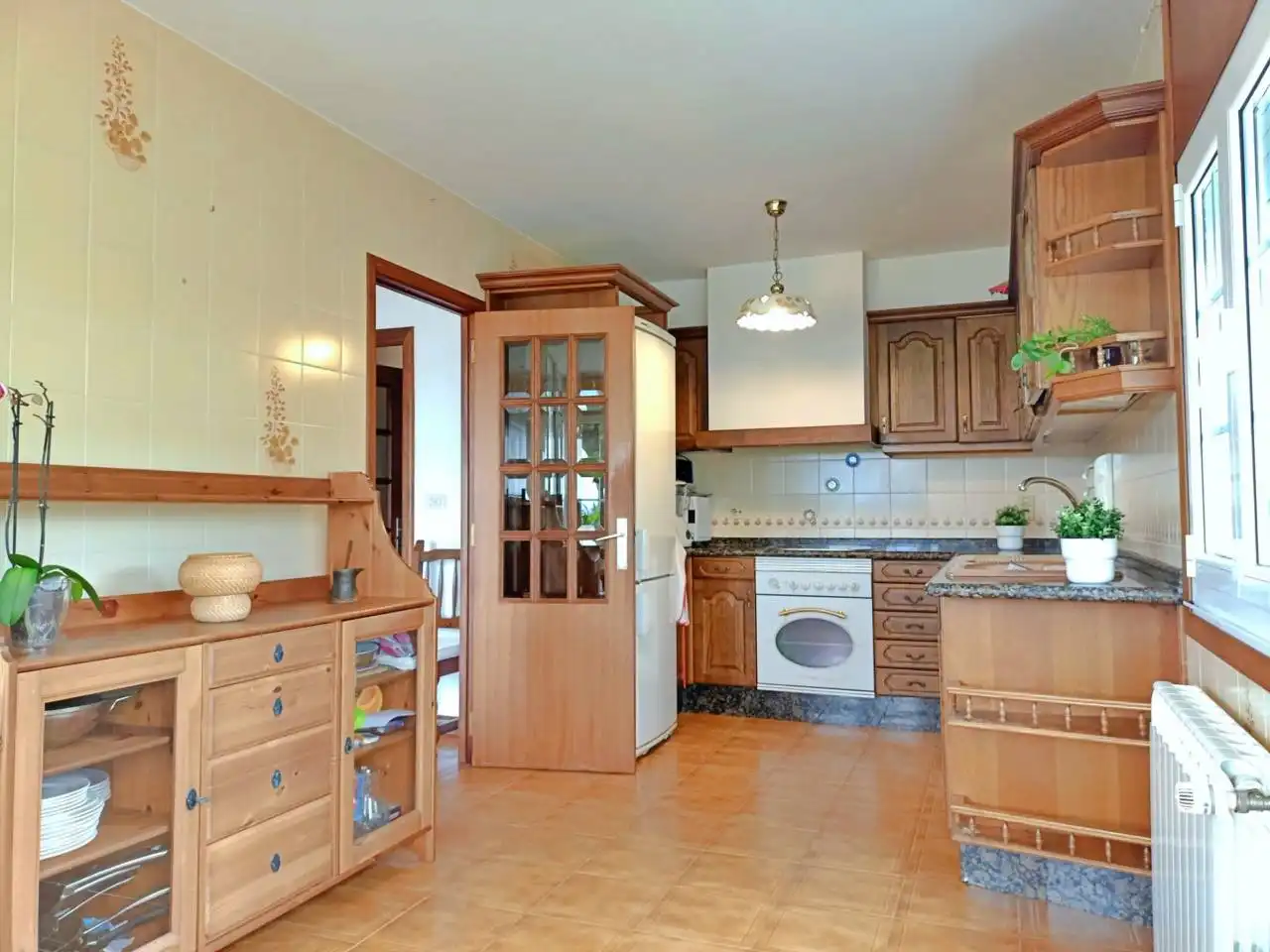Cocina de Casa o chalet en venta en Oleiros con Calefacción