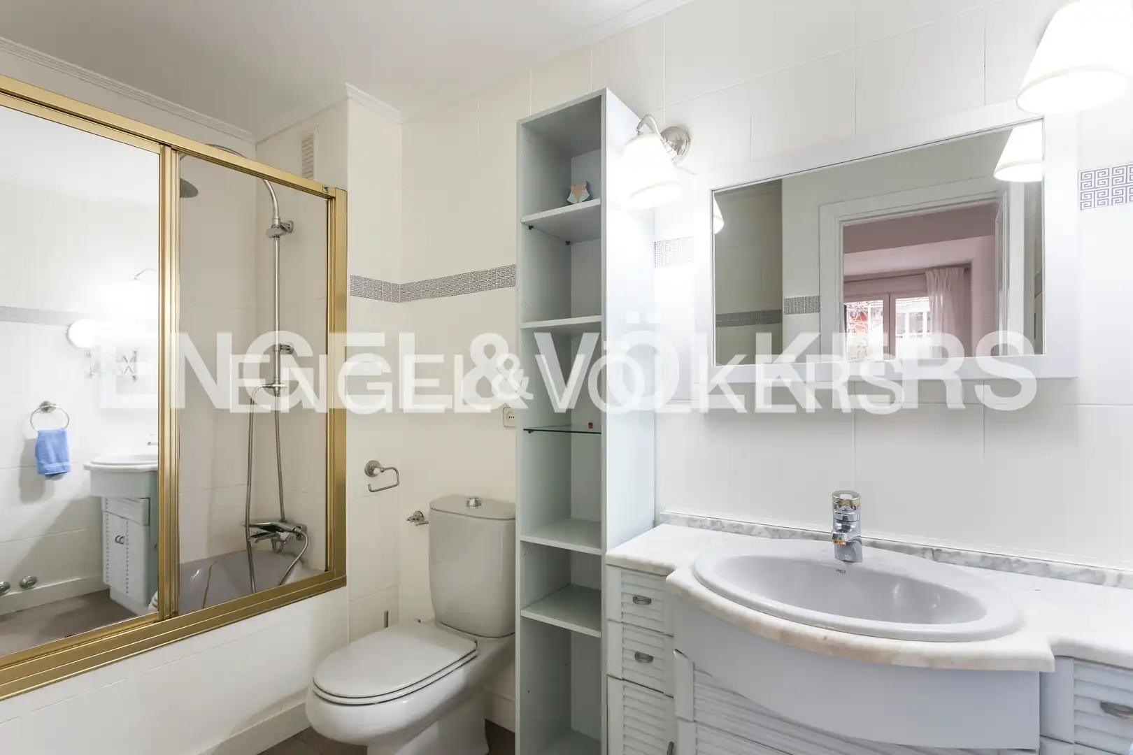 Bathroom of Flat for sale in Madrid  with Air Conditioner, Heating and Private garden