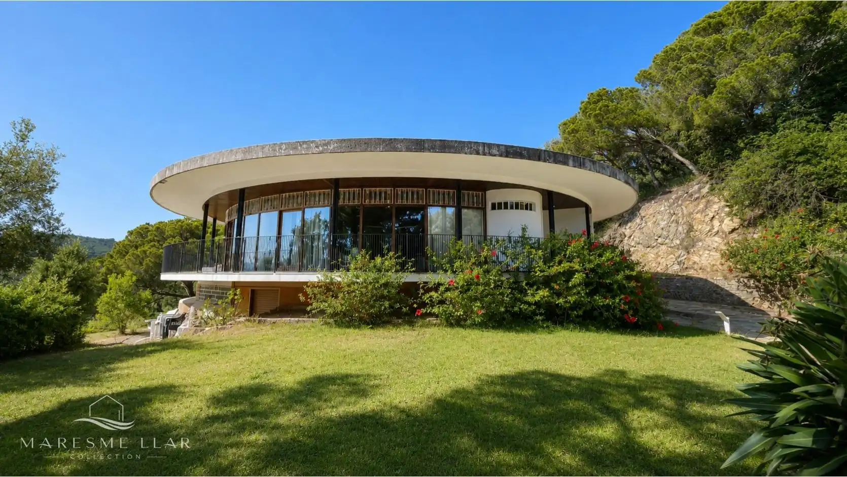 Vista exterior de Casa o xalet en venda en Sant Pol de Mar amb Jardí privat i Piscina