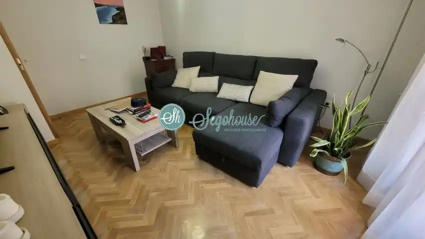 Sala d'estar de Casa o xalet en venda en Segovia amb Calefacció, Parquet i Terrassa