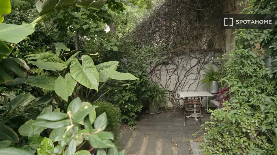 Jardí de Pis de lloguer en Madrid amb Aire condicionat, Calefacció i Moblat
