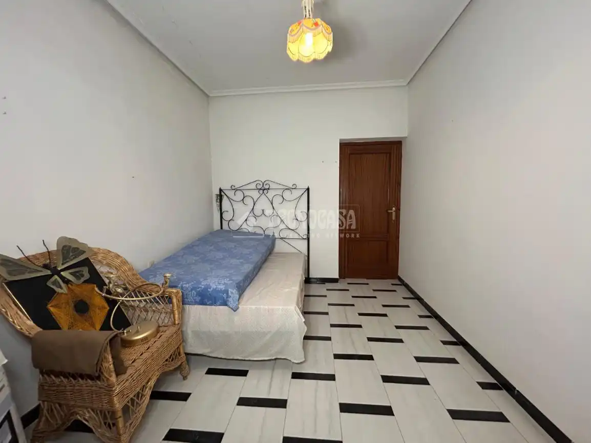 Dormitori de Casa adosada en venda en Baeza amb Aire condicionat i Balcó