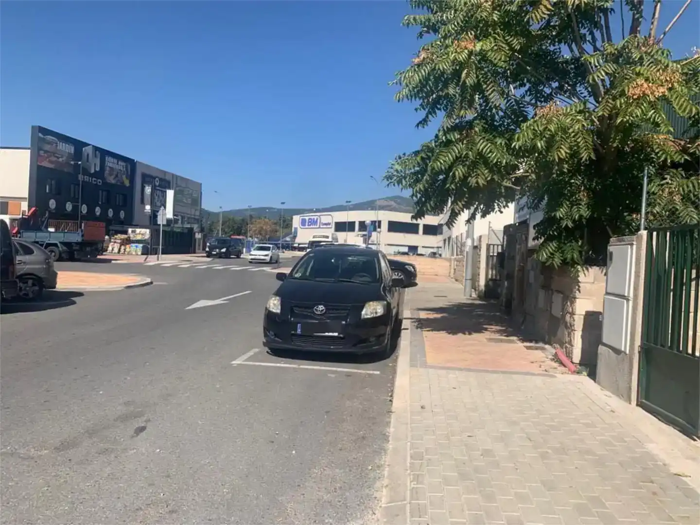 Parkplatz von Fabrikhallen zur Miete in Moralzarzal
