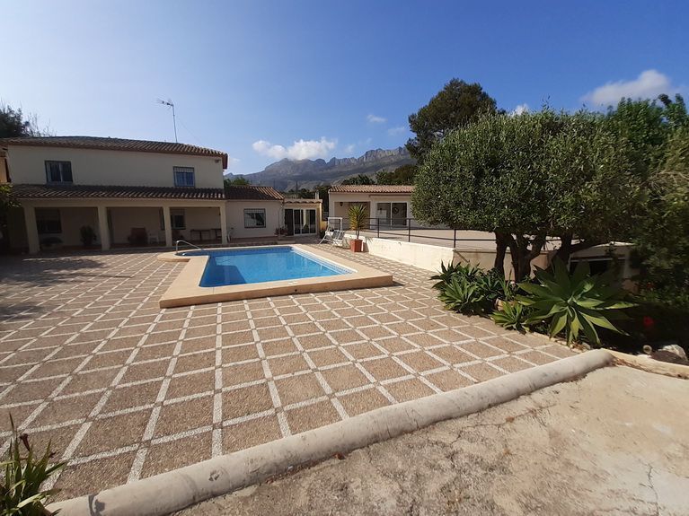 Vista exterior de Casa o xalet de lloguer en Altea amb Aire condicionat, Jardí privat i Piscina