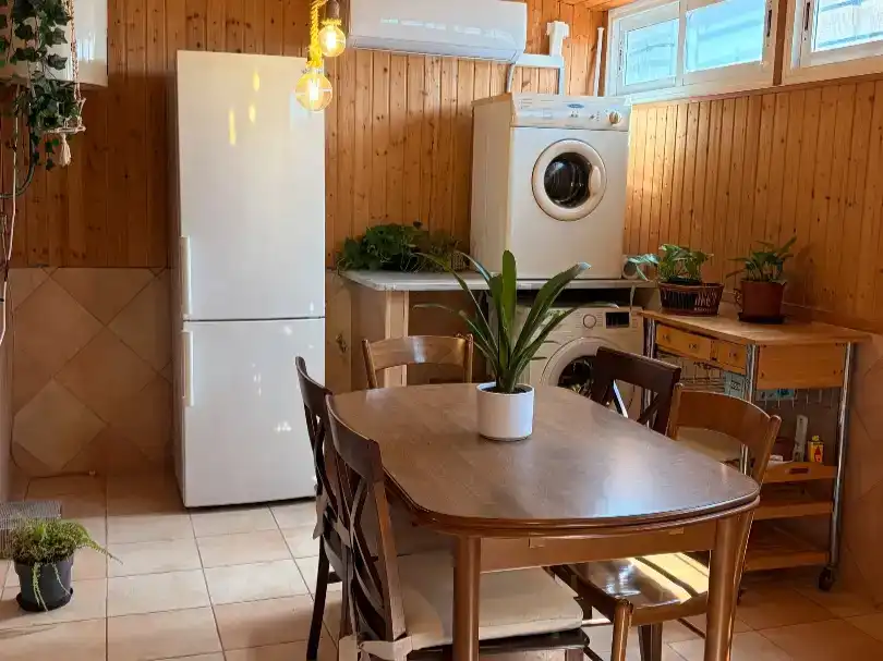 Cuina de Dúplex per a compartir en Almería amb Aire condicionat, Moblat i Balcó