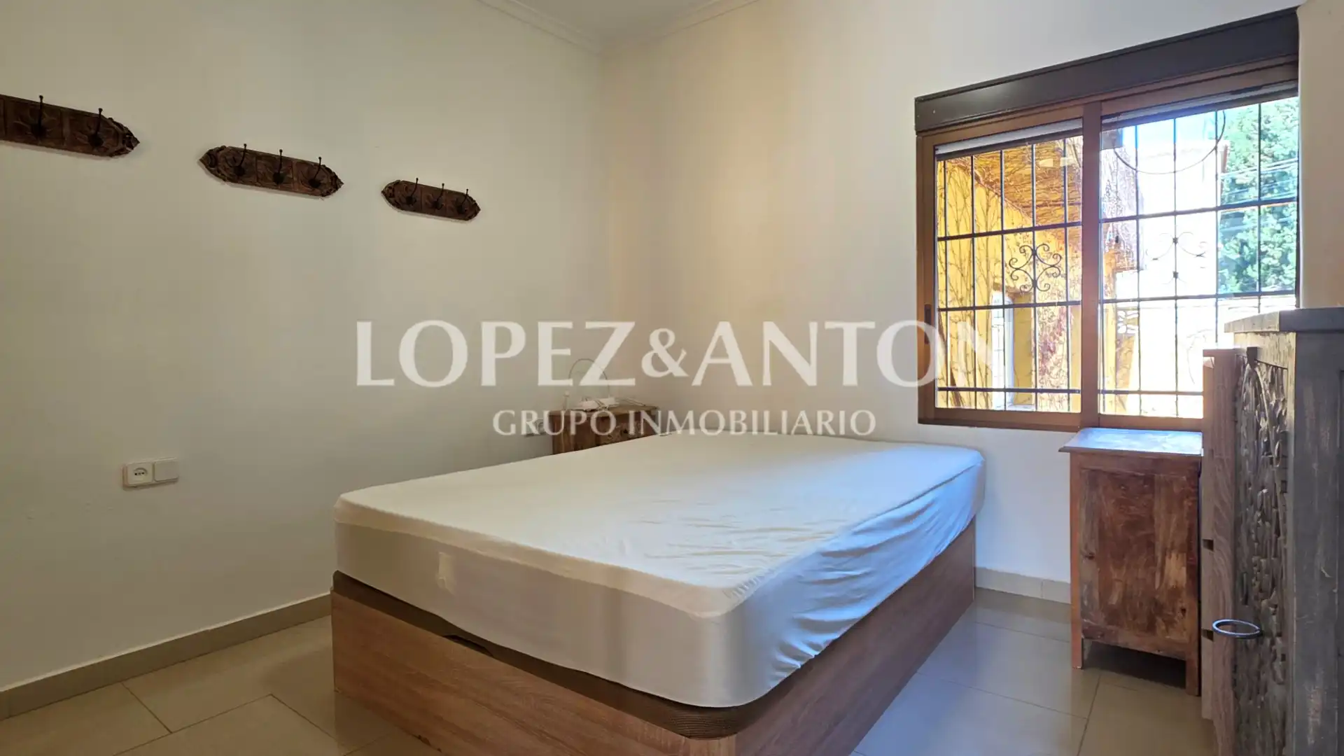 Bedroom of Houses for sale in L'Eliana  with Air Conditioner, Heating and Private garden