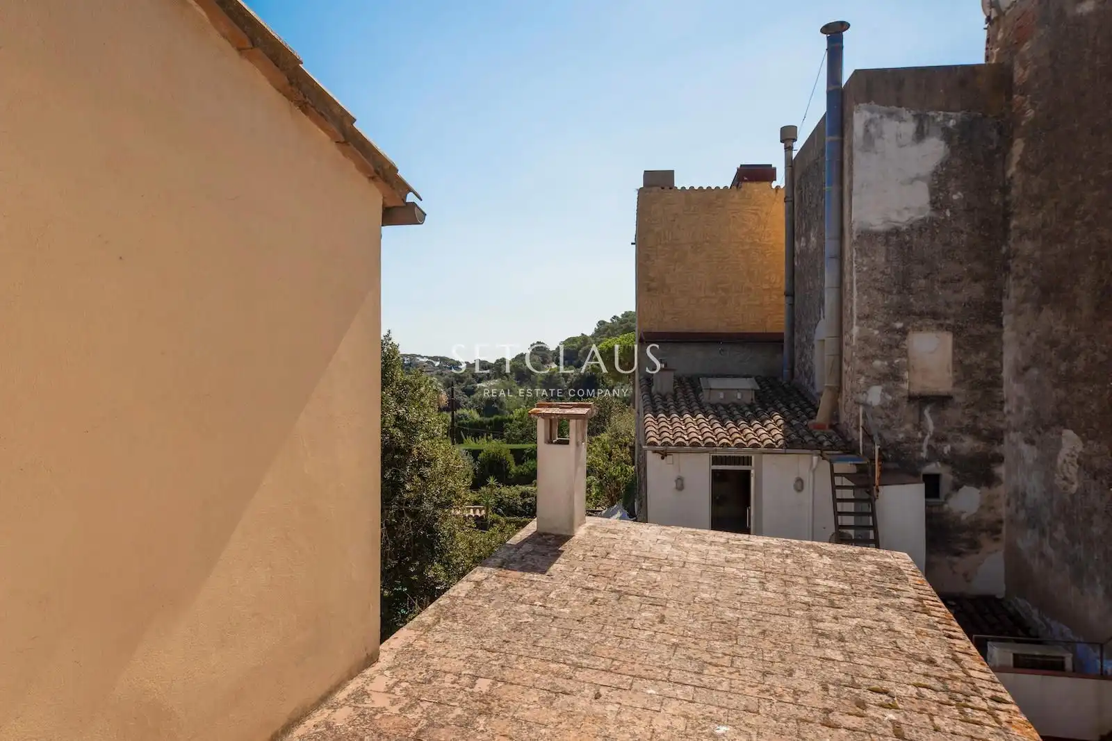 Vista exterior de Edifici en venda en Begur