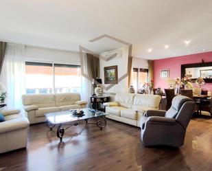 Living room of Flat for sale in  Madrid Capital  with Air Conditioner, Heating and Parquet flooring