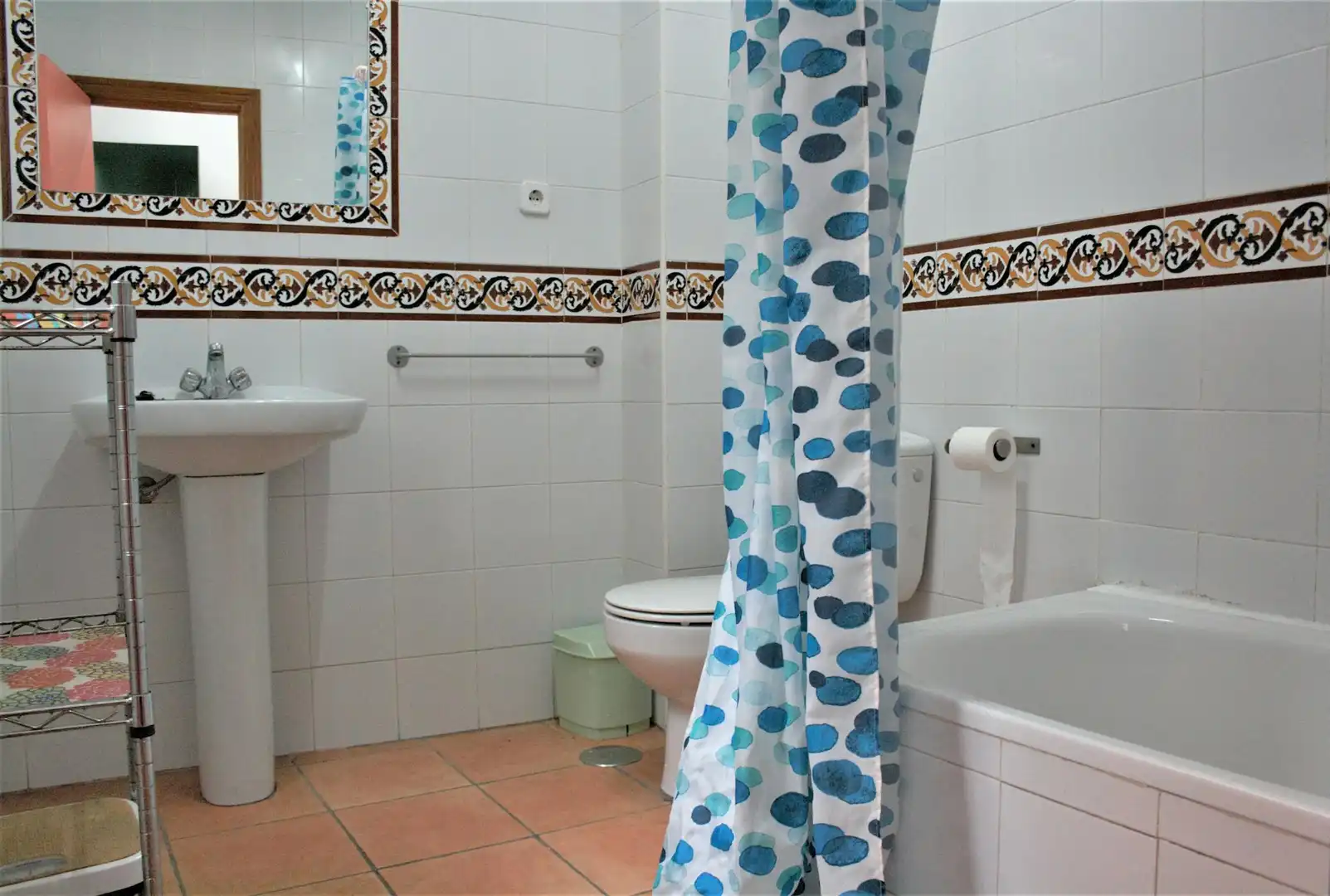 Bathroom of Flat for share in Sevilla  with Furnished, Washing machine and TV