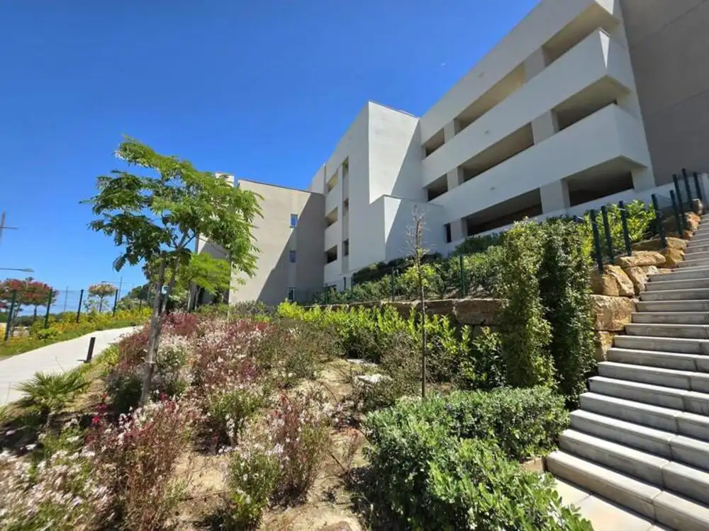 Vista exterior de Apartament de lloguer en Estepona amb Aire condicionat, Terrassa i Piscina