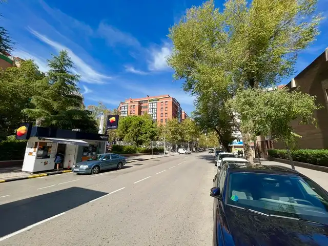 Vista exterior de Pis en venda en Madrid amb Calefacció, Terrassa i Moblat