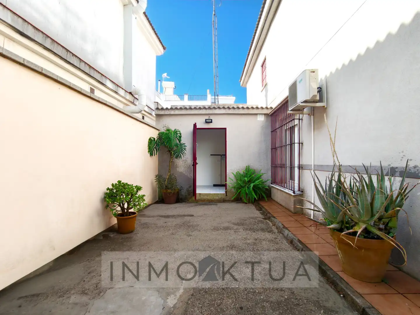 Vista exterior de Casa adosada en venta en Jerez de la Frontera con Aire acondicionado y Terraza
