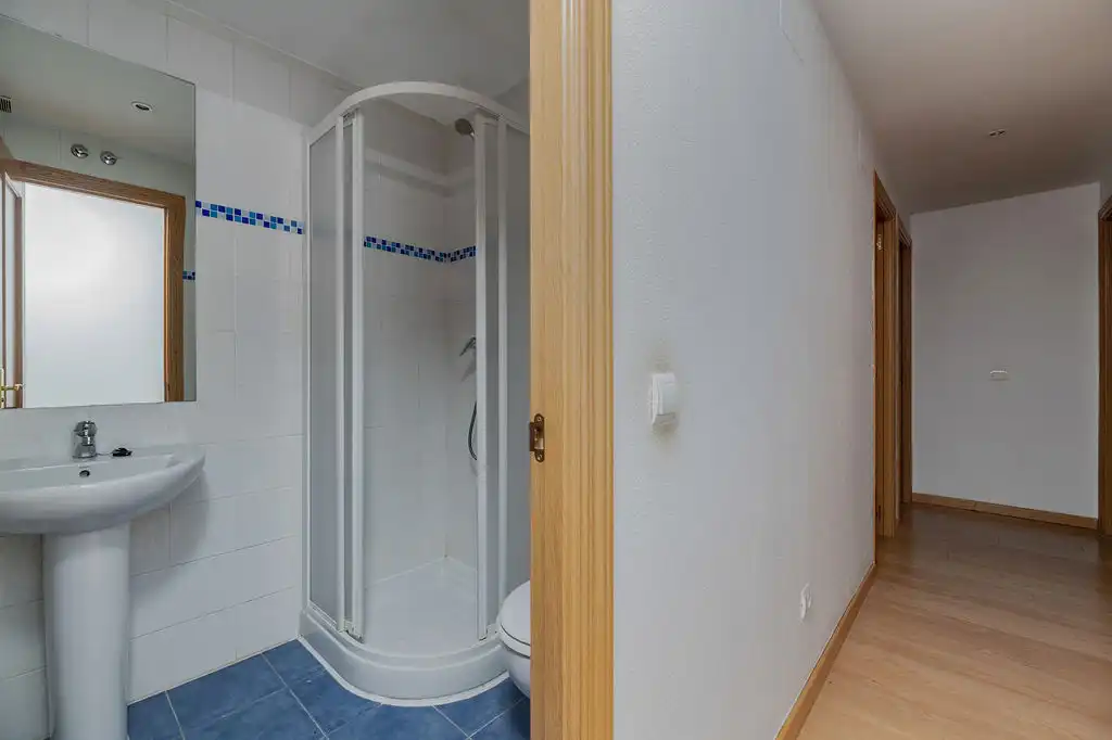 Baño de Piso en venta en Pinto con Calefacción, Trastero y Piscina