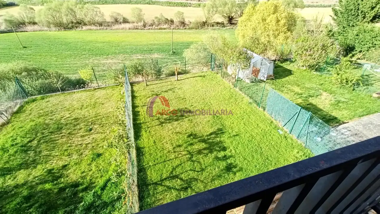 Einfamilien-Reihenhaus zum Verkauf in Cardeñadijo mit Heizung, Privatgarten und Terrasse