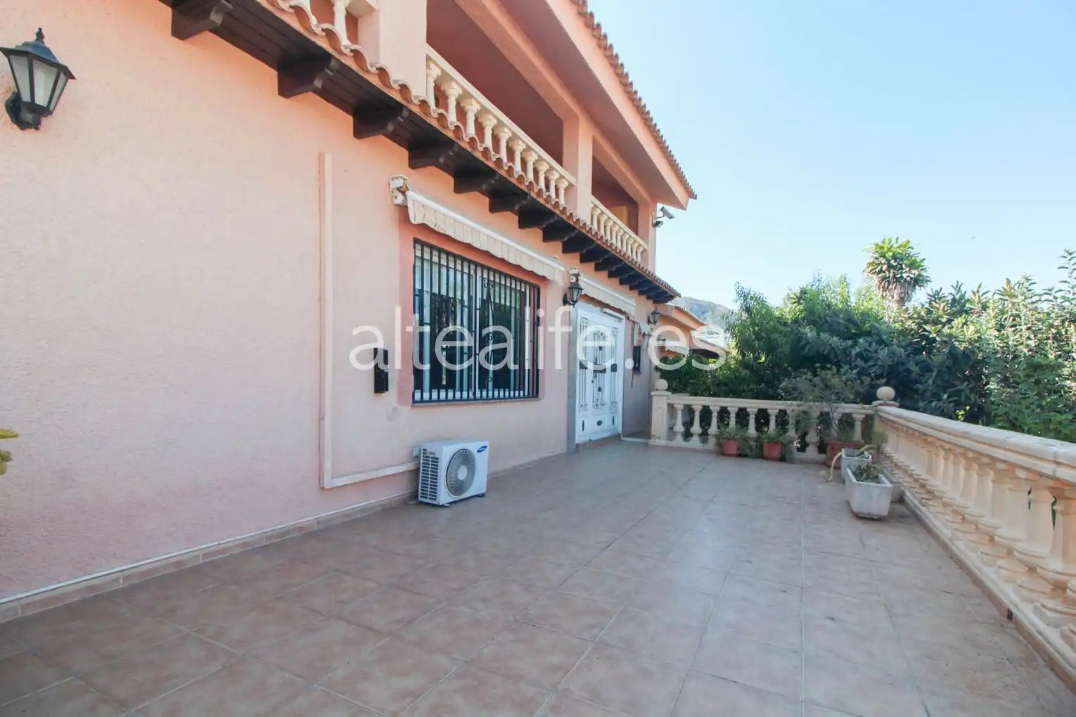 Vista exterior de Casa o chalet en venta en L'Alfàs del Pi con Aire acondicionado, Calefacción y Jardín privado