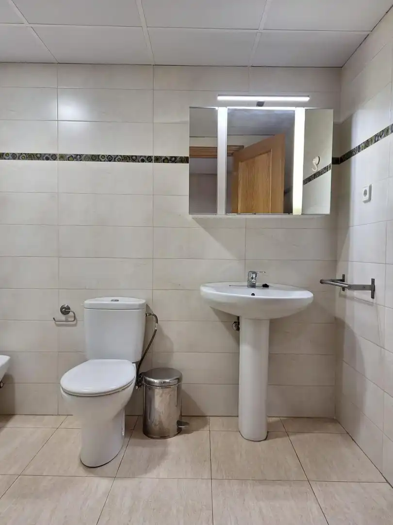 Badezimmer von Wohnung zur Miete in Murcia mit Klimaanlage und Möbliert