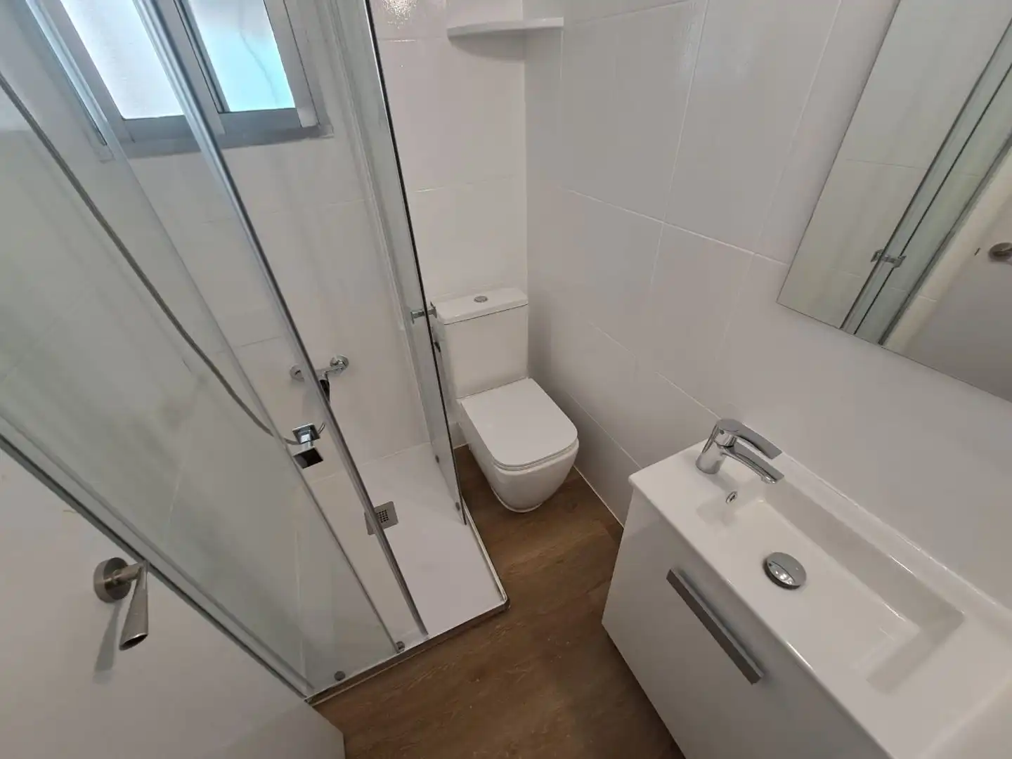 Bathroom of Flat for rent in Avenida Alemania-Italia
