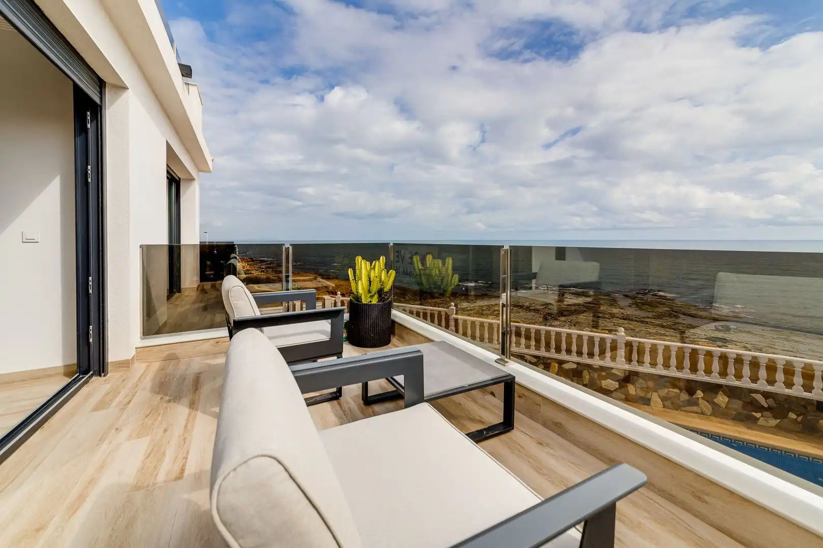 Terrassa de Casa o xalet en venda en Torrevieja amb Aire condicionat, Calefacció i Jardí privat