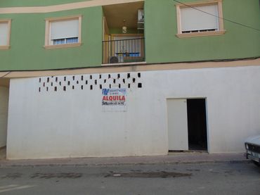Locale commerciale in affitto a Calle Navarro 5