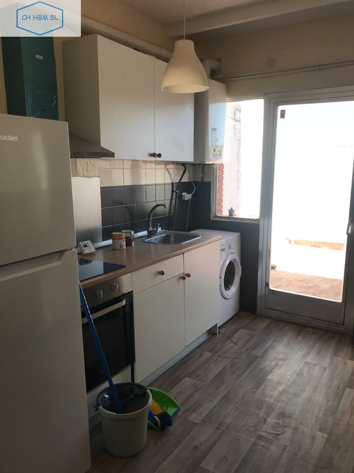 Cuina de Àtic en venda en Cedillo del Condado amb Calefacció, Terrassa i Traster