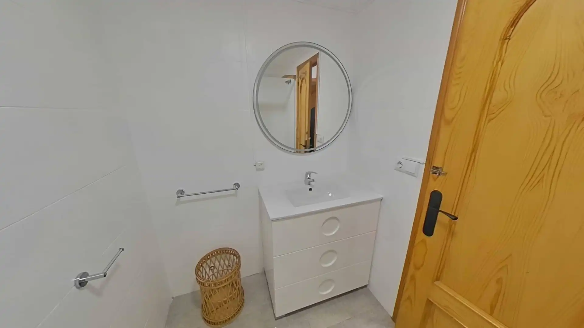 Bany de Apartament en venda en Torrevieja amb Aire condicionat, Calefacció i Terrassa