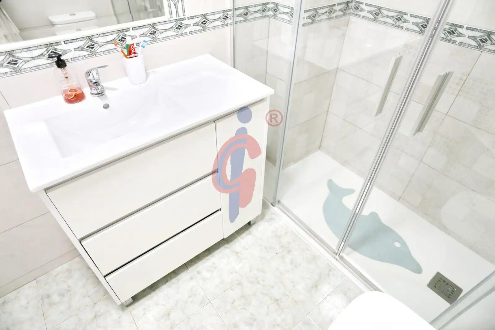 Baño de Piso de alquiler en Guardamar del Segura con Aire acondicionado, Terraza y Amueblado