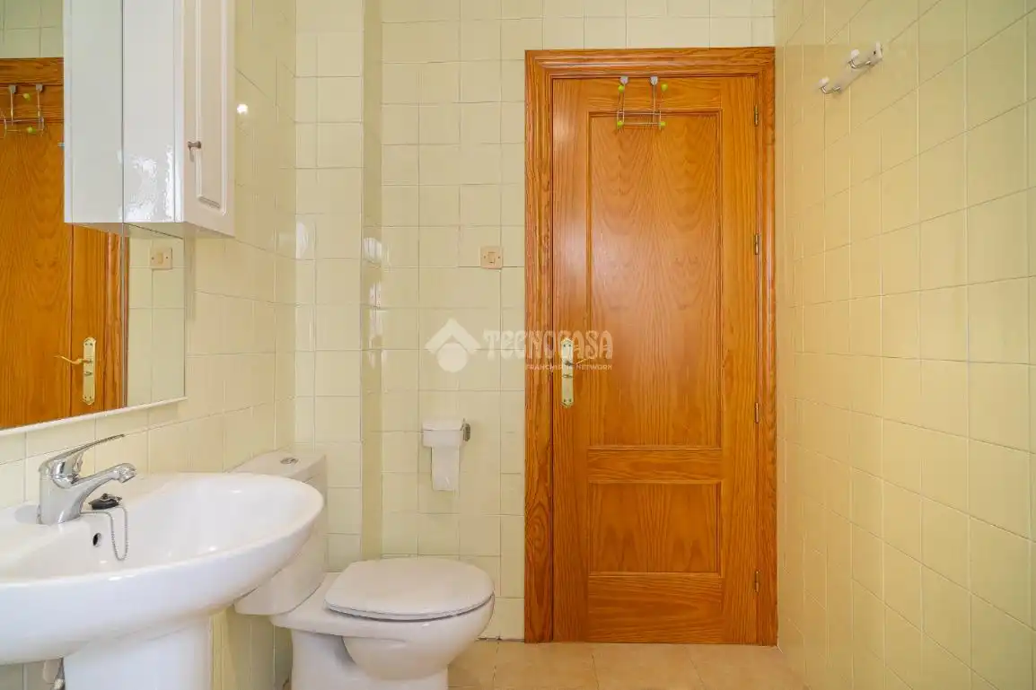 Baño de Piso en venta en Úbeda con Aire acondicionado y Balcón