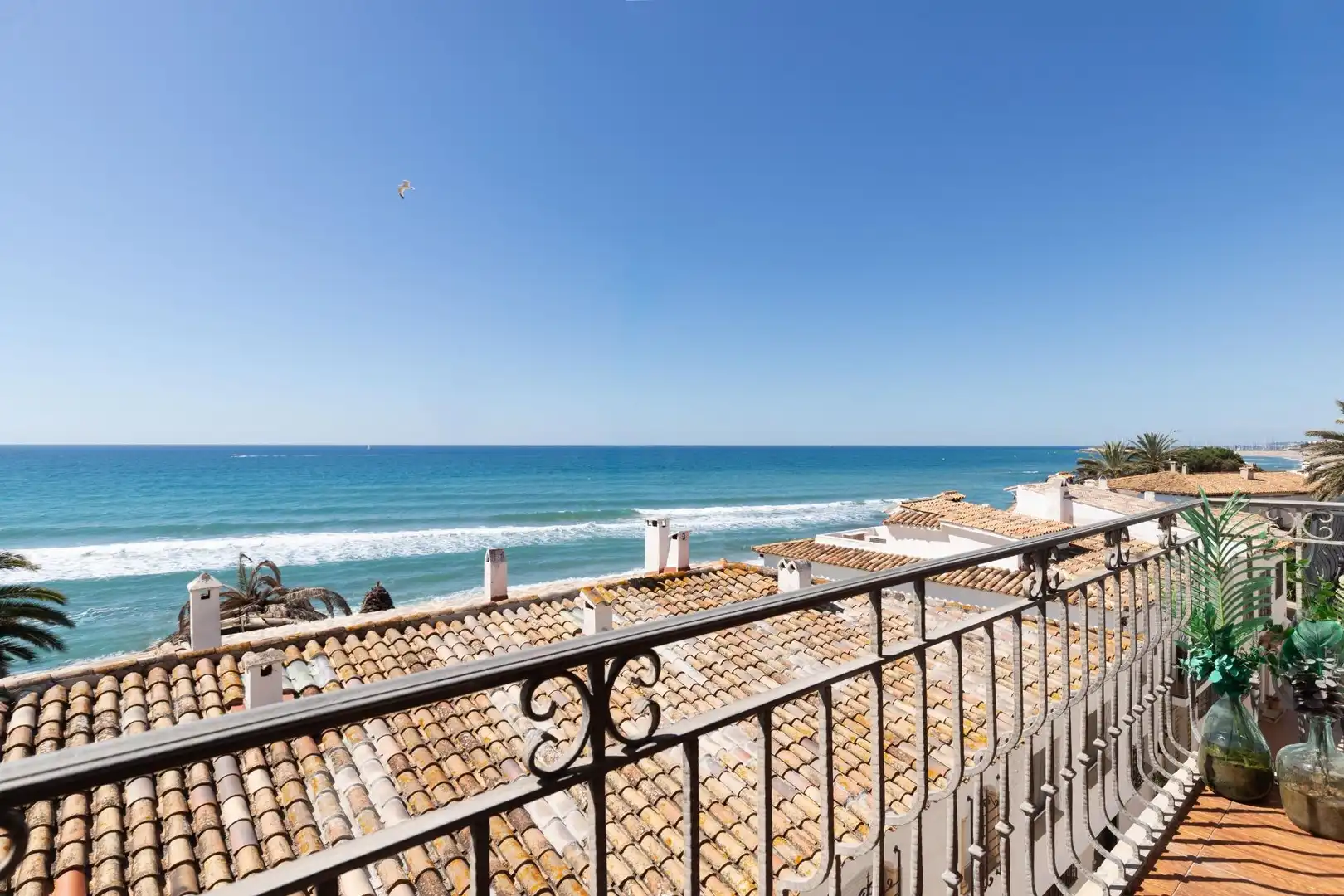Vista exterior de Casa o xalet en venda en El Vendrell amb Parquet, Terrassa i Balcó