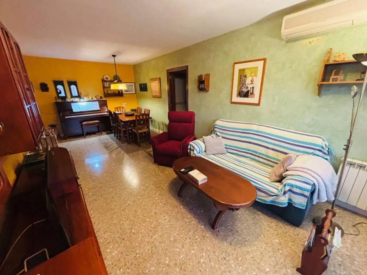 Sala de estar de Piso en venta en Vilanova i la Geltrú con Aire acondicionado, Calefacción y Terraza