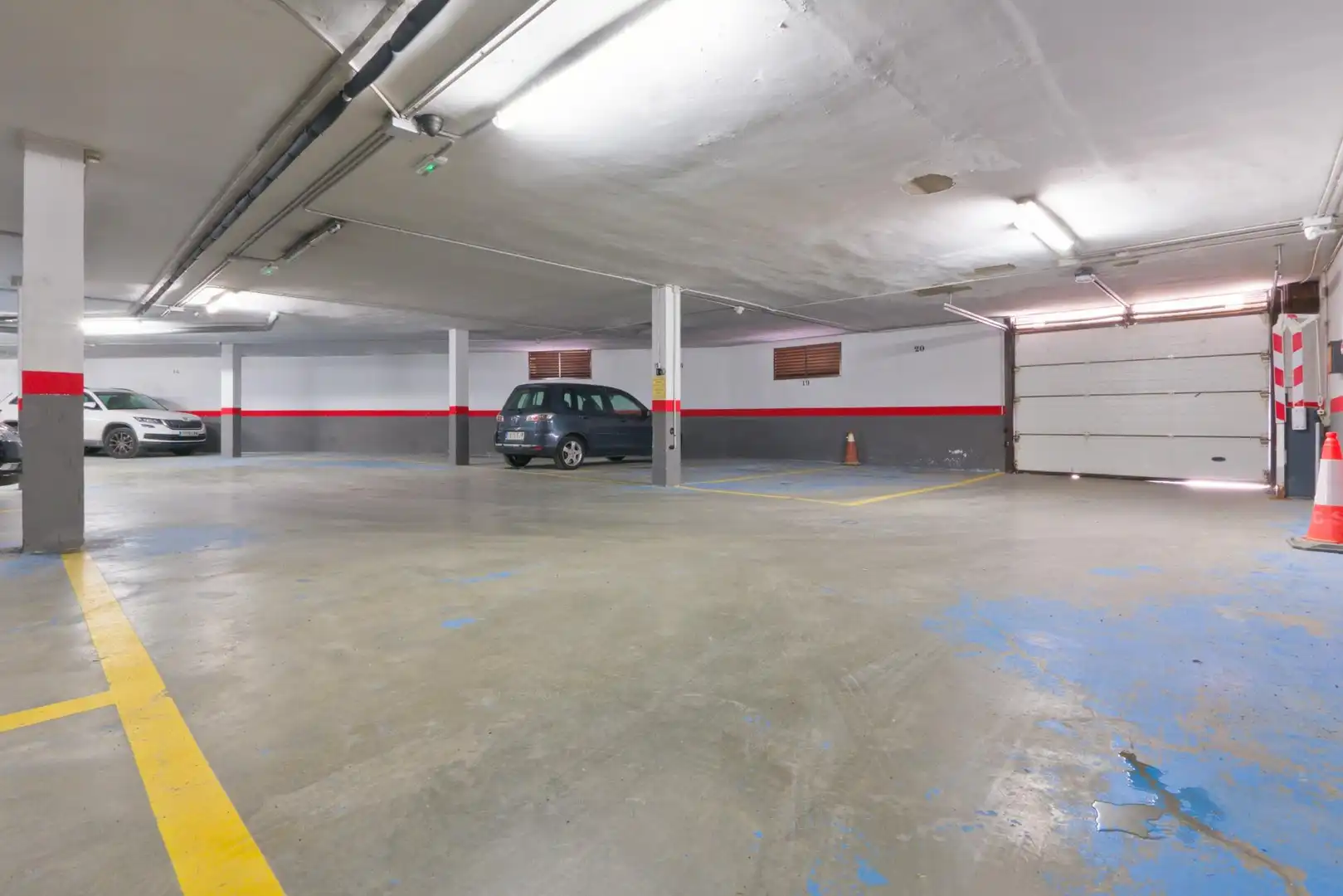 Parking de Apartamento en venta en Sierra Nevada con Terraza, Trastero y Amueblado
