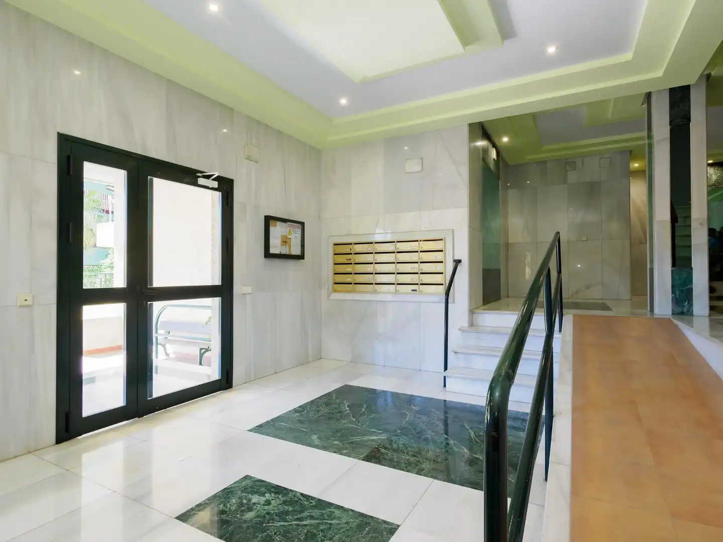 Piso en venta en Málaga con Jardín privado, Terraza y Trastero