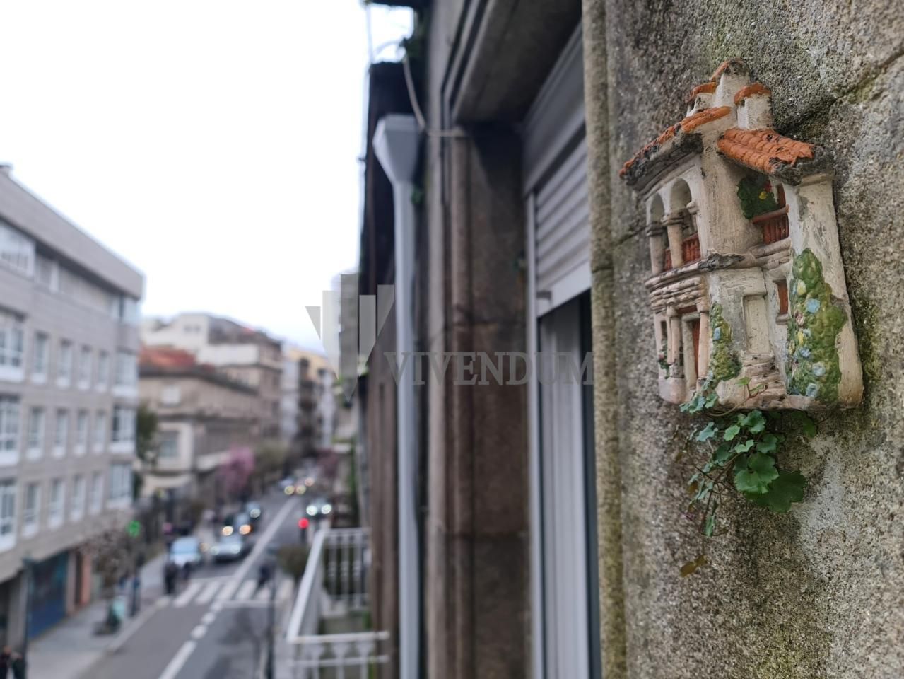 Vista exterior de Edifici en venda en Vigo 