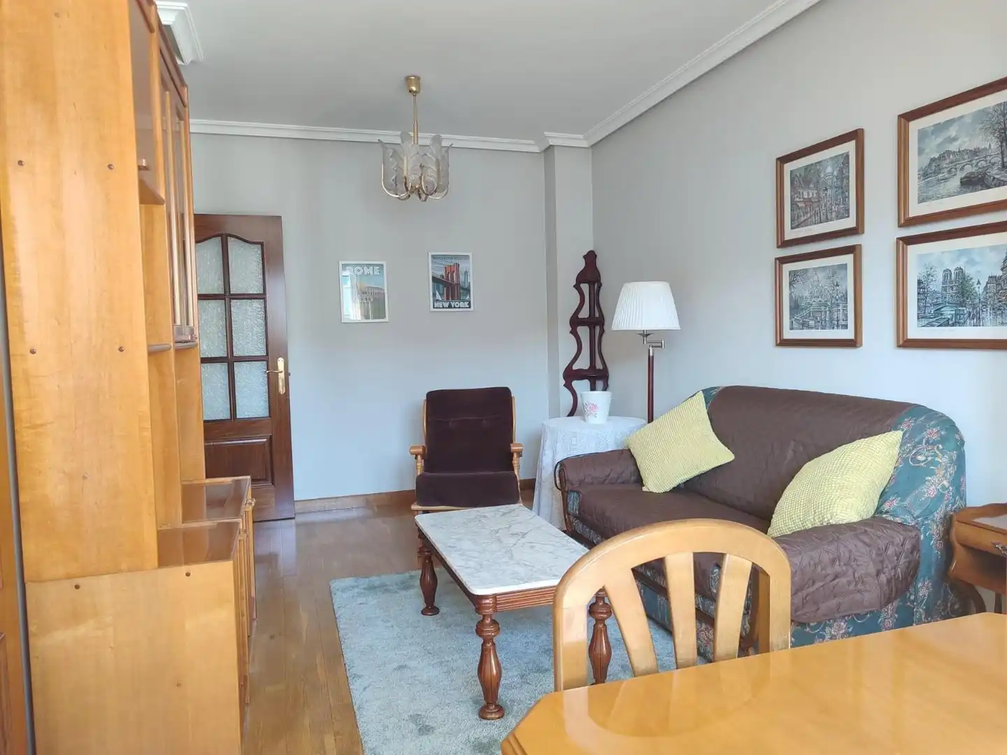Sala de estar de Piso de alquiler en Oviedo  con Calefacción y Amueblado